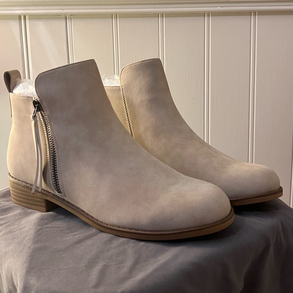 Mafulus Womens Round Toe Ankle Boots,  Faux Leather Stacked Low Heel Side Zipper - Picture 7 of 16